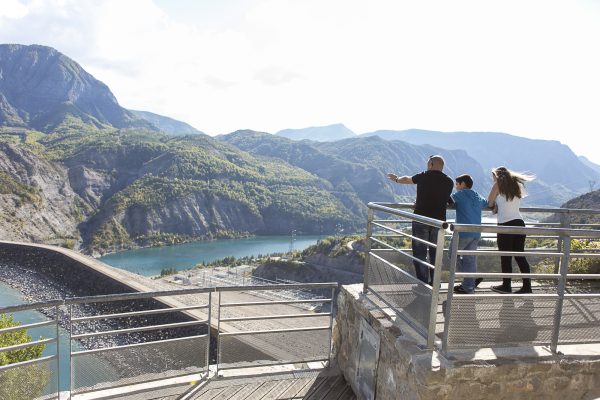 Visiteurs lors des JIE le 4 octobre 2014 sur le site du barrage de Serre-Ponçon