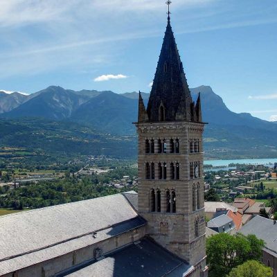 embrun-hautes-alpes-jmdeborde-1920x960 village 1